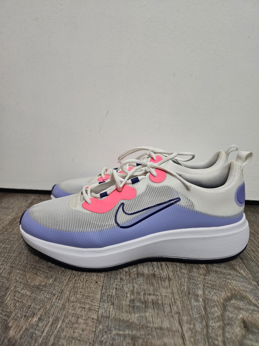 Nike Women's Ace Summerlite Golf Shoes in White/Light Thistle/Hyper Pink
